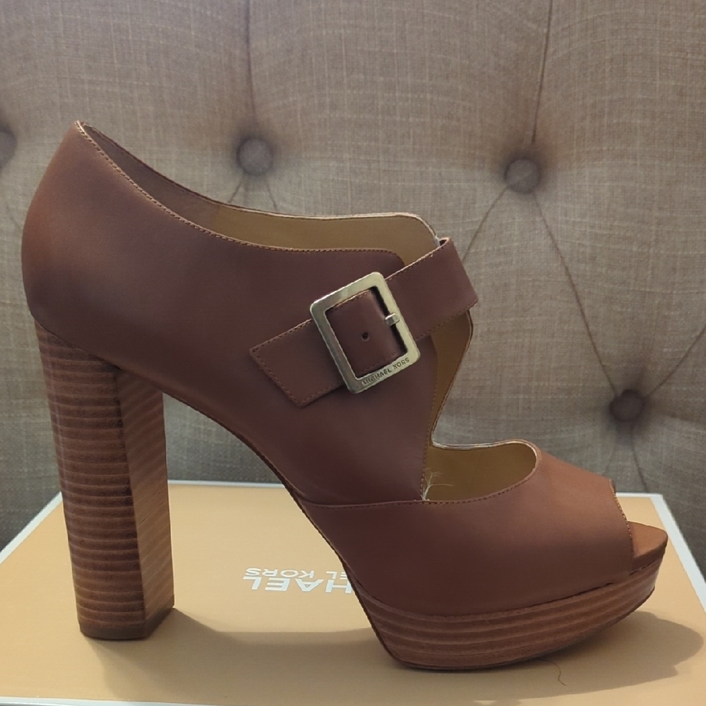 Chic Brown Heeled Sandals